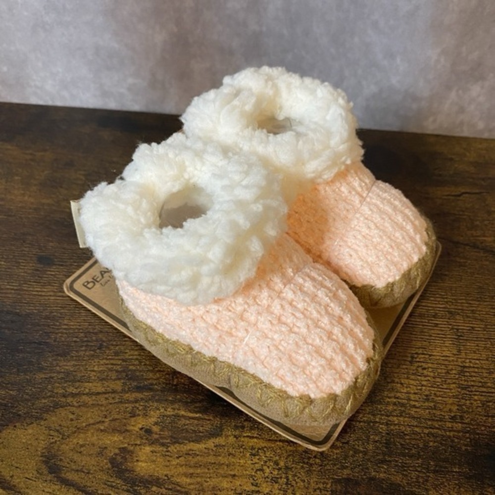 NEW BearPaw GIRLS Infant Size 0- 6 Month Pink Knit FLUFF Slippers. Bootie SHOES